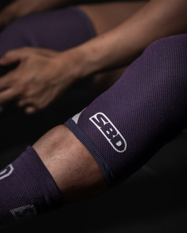 Aspire Powerlifting Knee Sleeves - Image 2